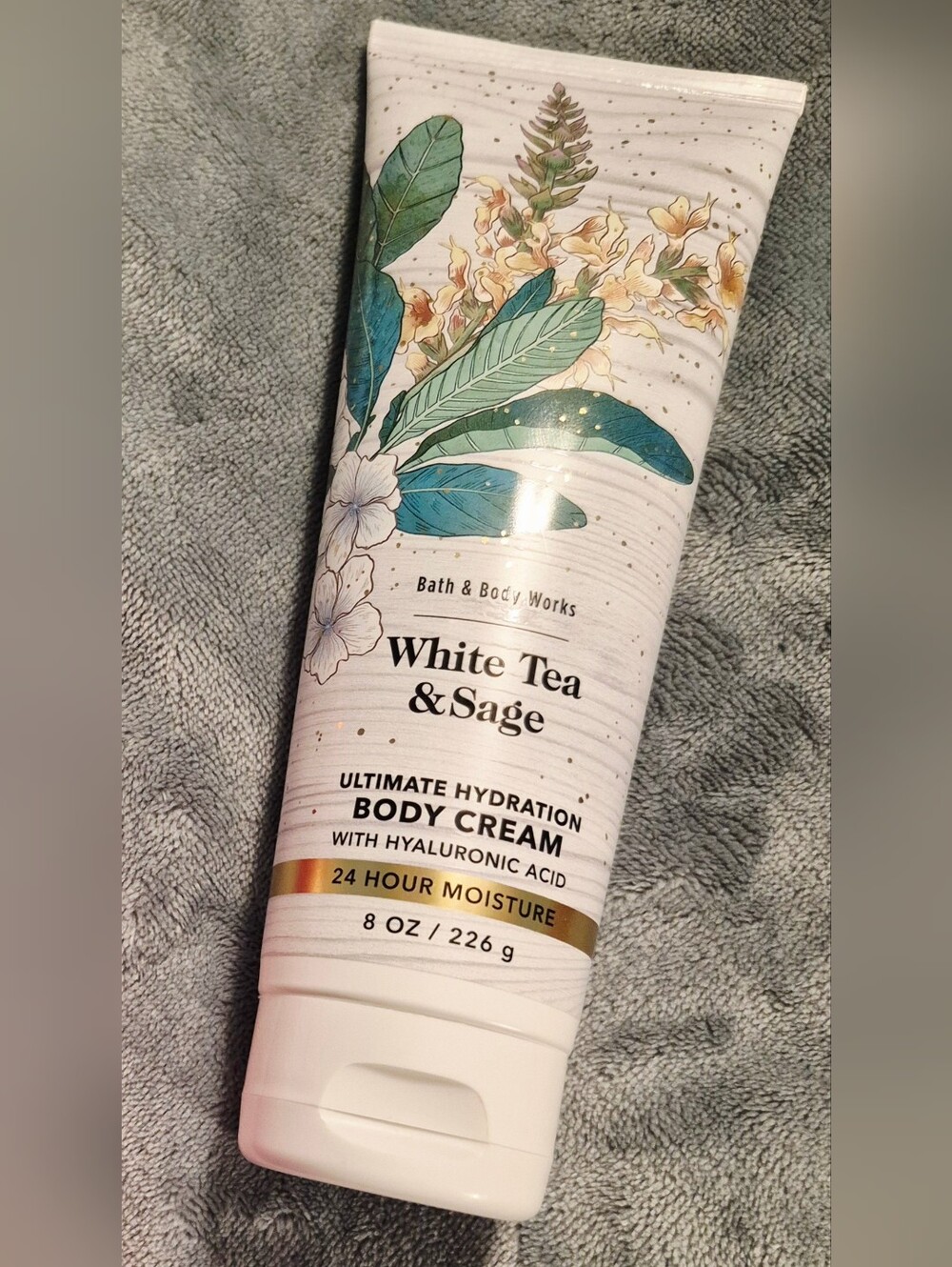 Bath & Body Works White Tea & Sage Ultimate Hydration Body Cream - White/Green